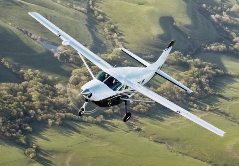 Самолет cessna 172s