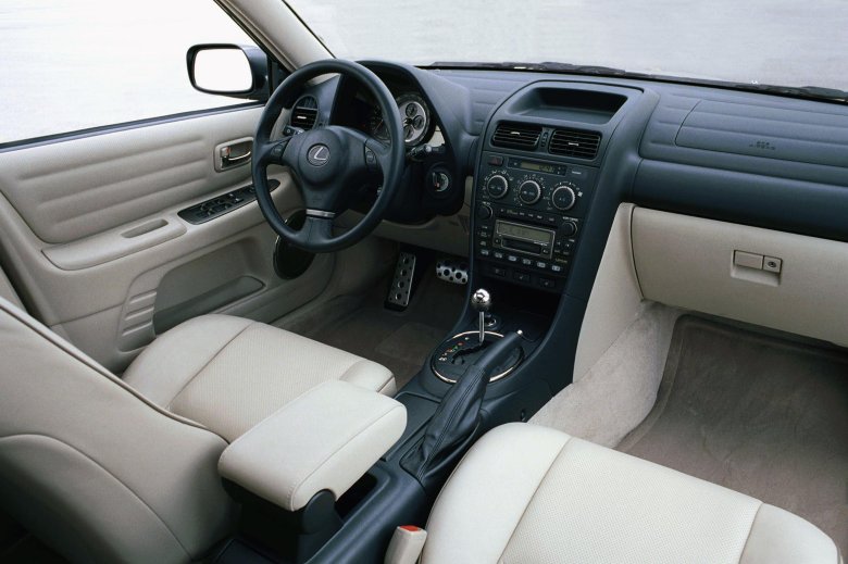 Lexus is 200 салон