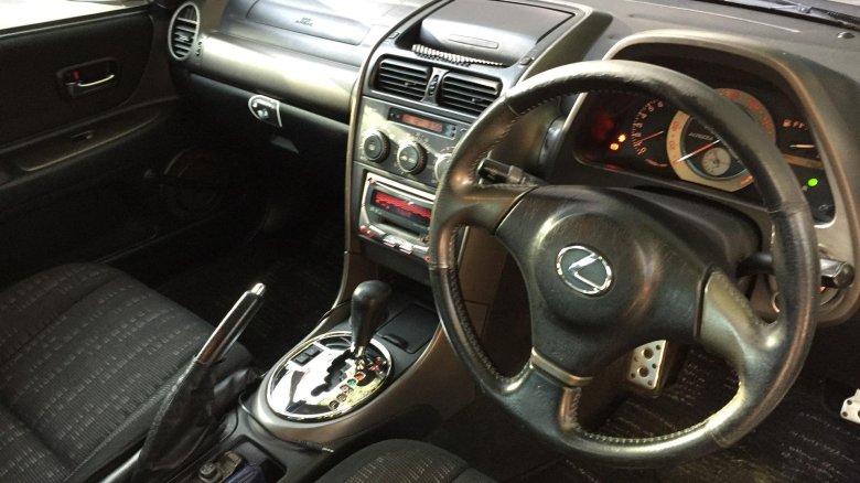 Toyota altezza 1999 салон