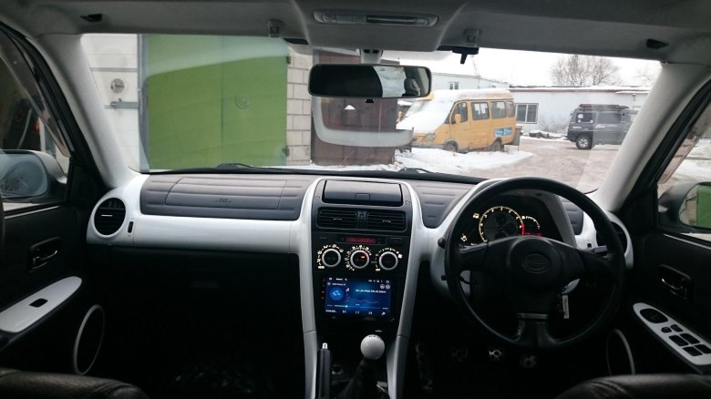 Toyota altezza interior