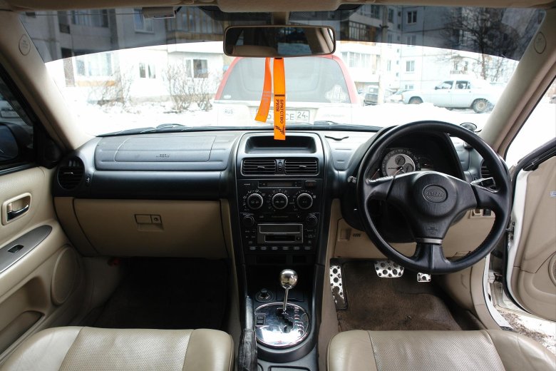Toyota altezza 2001 салон