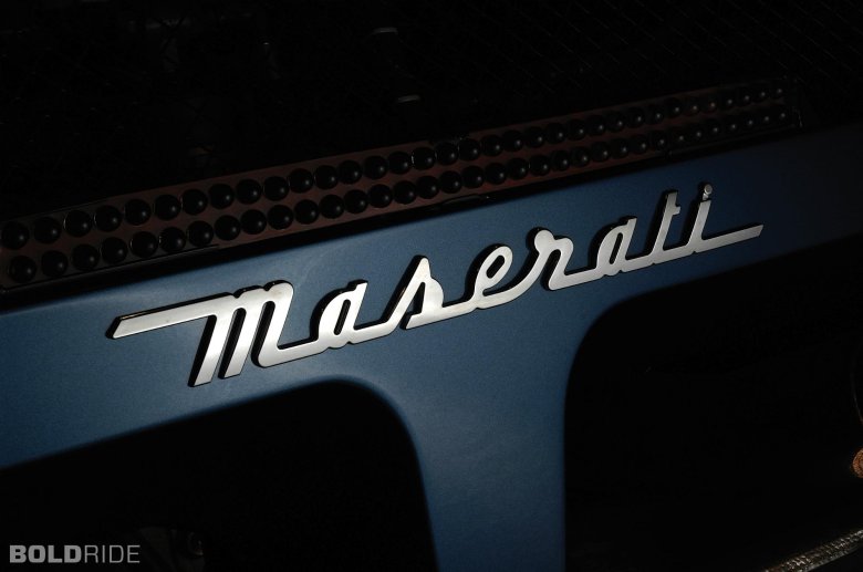 Логотип мазерати