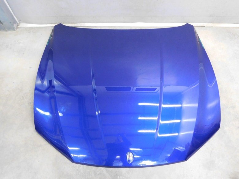 Капот автомобиля