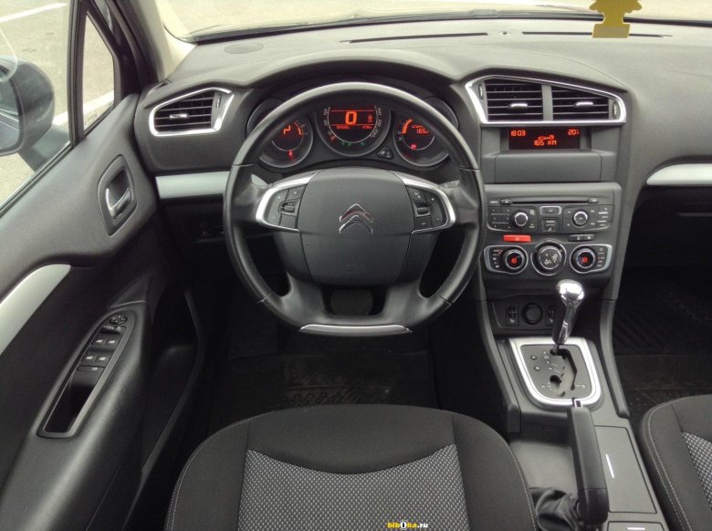 Ситроен с4 хэтчбек 2012 салон