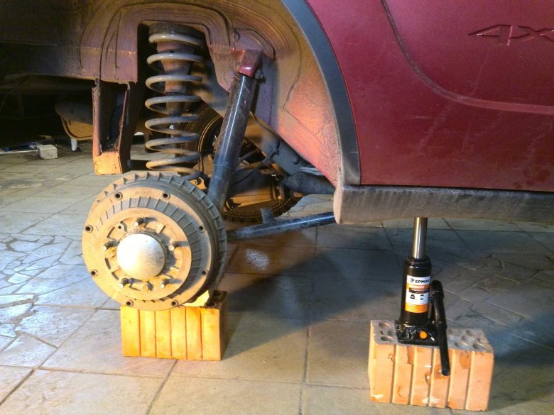 Амортизатор задний шеви нива