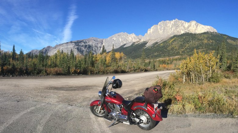 Мотоцикл на дороге