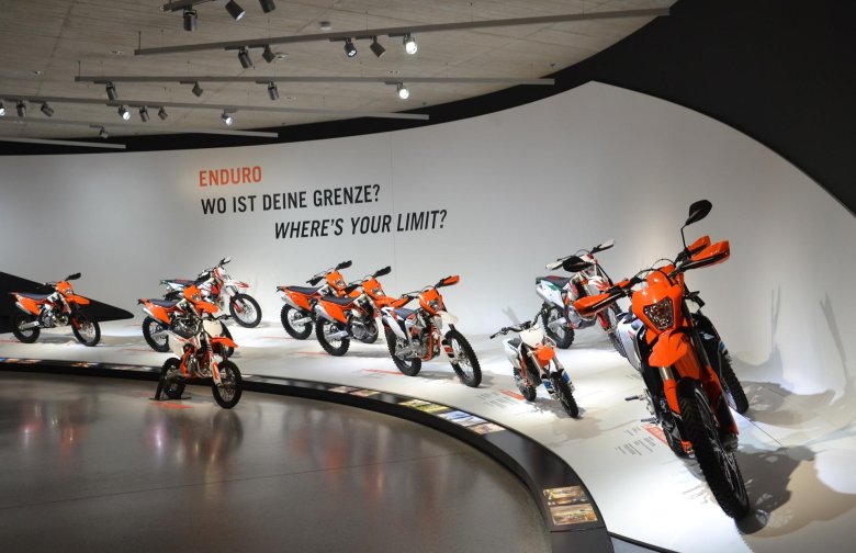 Ktm moto hall