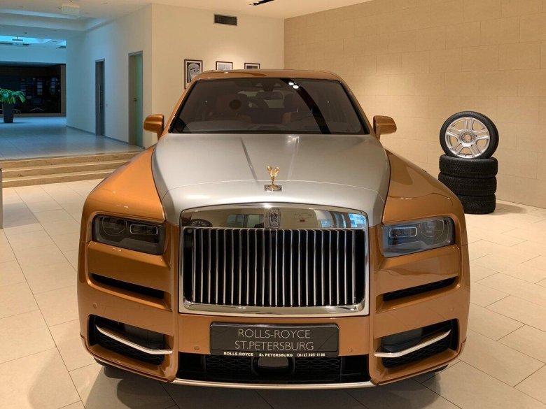 Внедорожник rolls royce cullinan