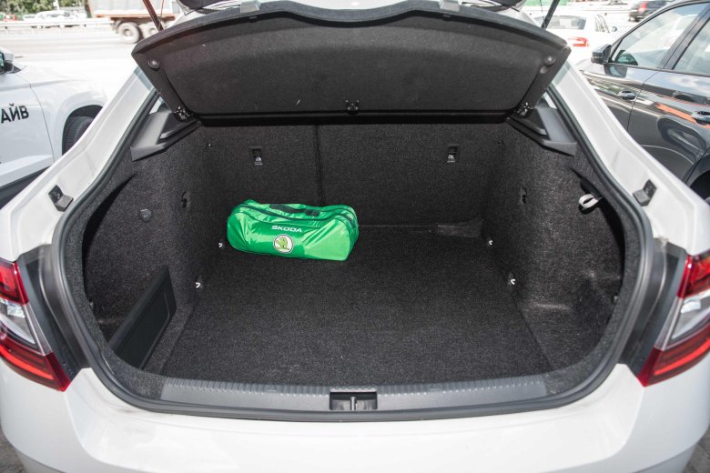 Шкода октавия лифтбек багажник