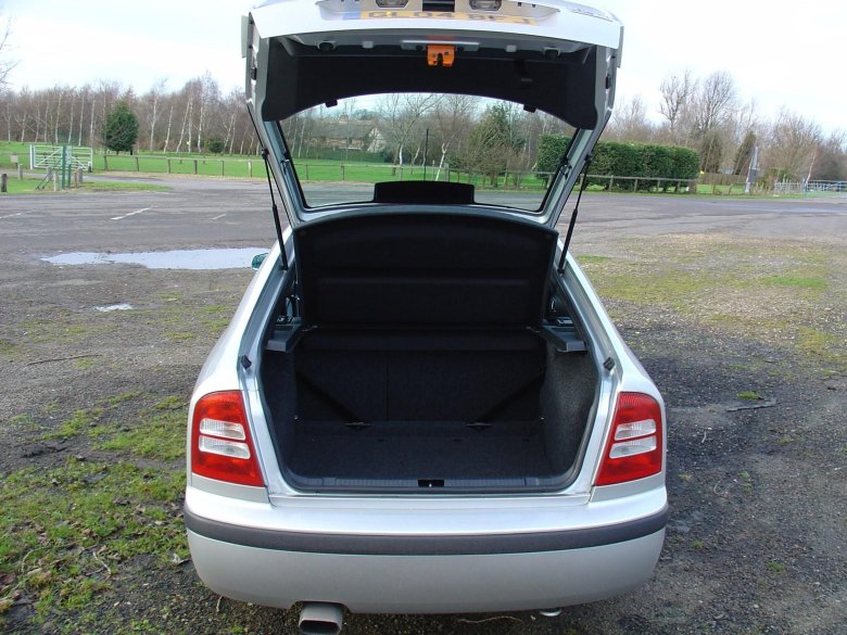 Шкода октавия лифтбек багажник