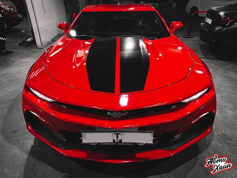 Красная шевроле камаро