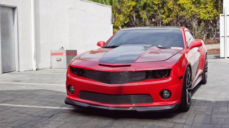 Chevrolet camaro красная