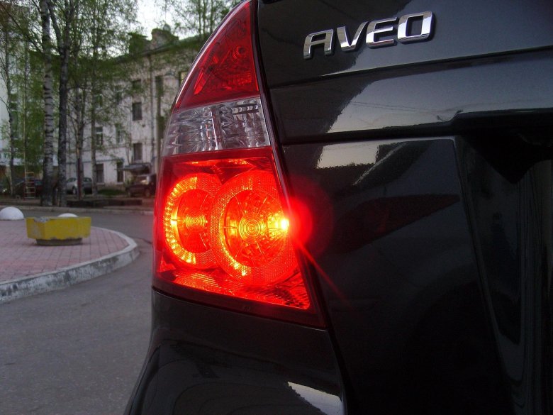 Задние габаритные огни автомобиля