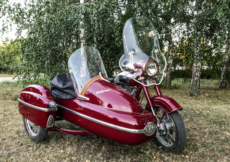 Ява мотоцикл старушка вишнёвая