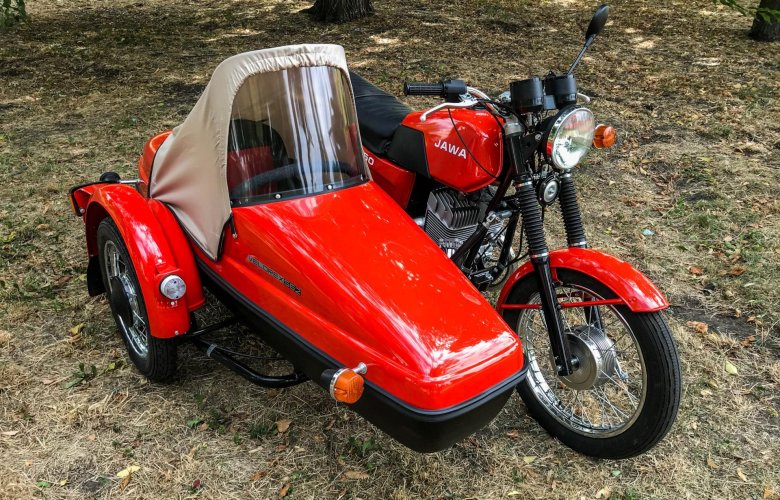 Ява с коляской