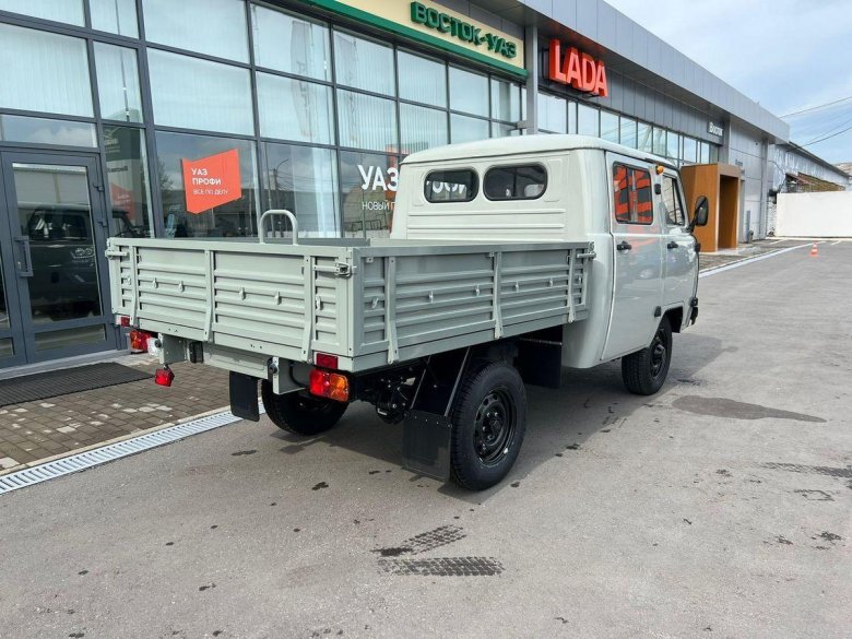 Автомобиль уаз 390945