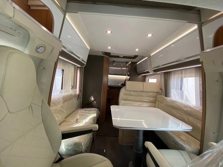 Альковный автодом