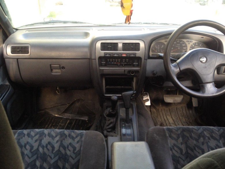 Nissan terrano 1995 салон