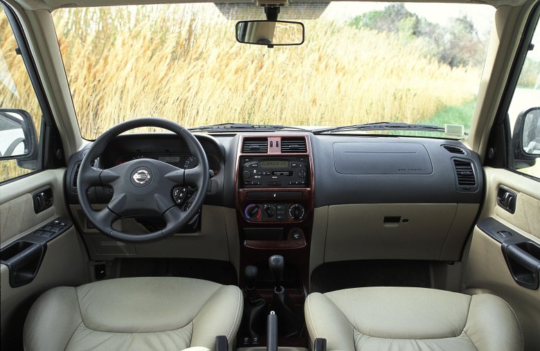 Nissan terrano 2000 салон