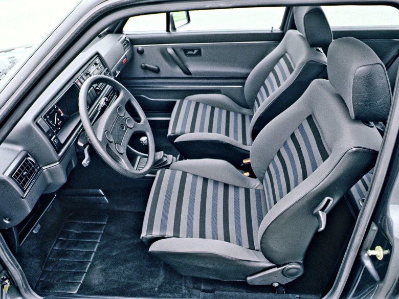 Volkswagen golf gti 2 interior