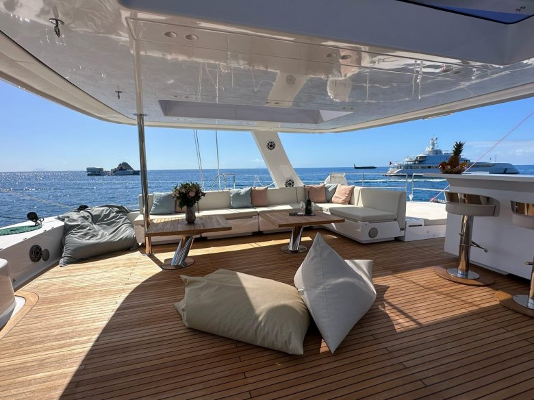 Катамаран яхта