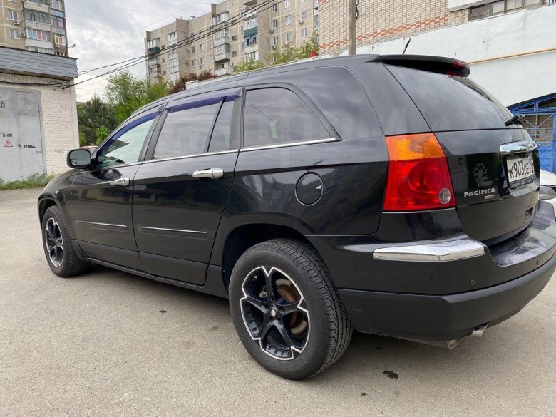 Chrysler pacifica 1