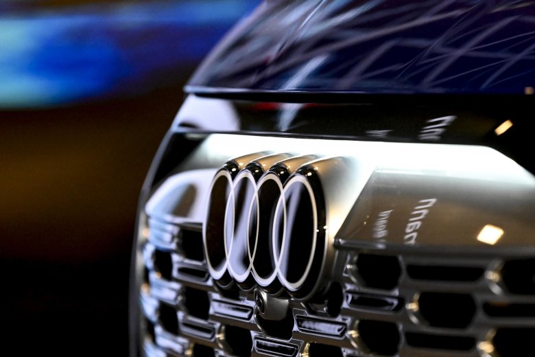 Автомобиль audi