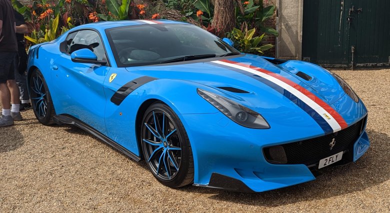 Феррари синий