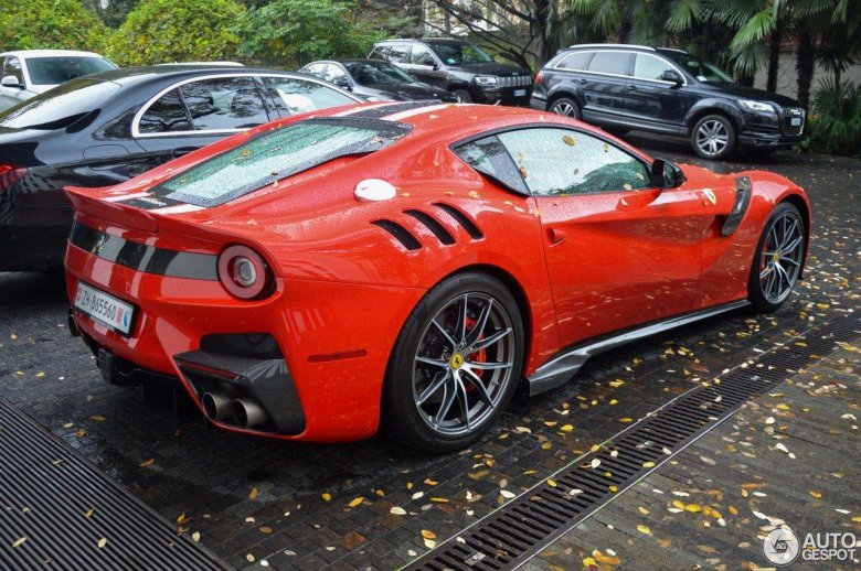 Феррари ф 12