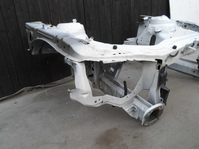 Передняя часть кузова