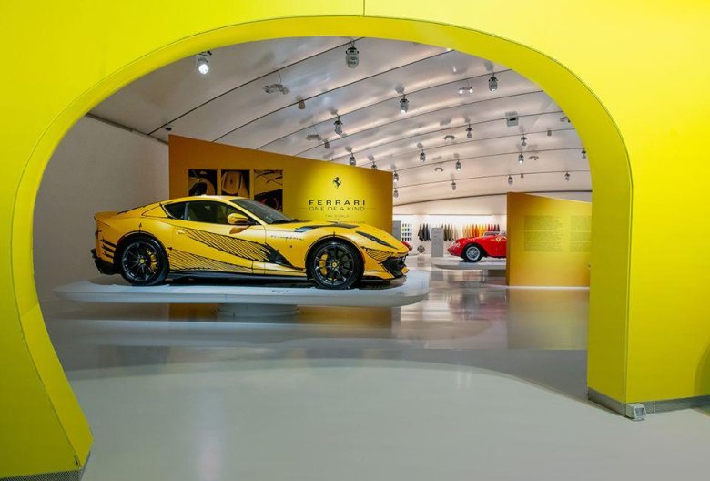 Феррари 812 competizione