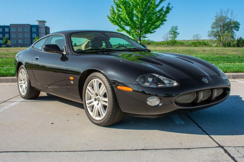Jaguar xkr coupe 1998