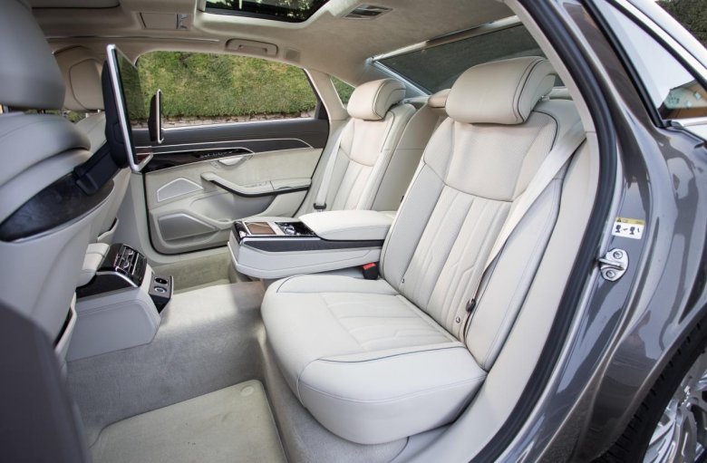 Audi a8 d5 салон сзади