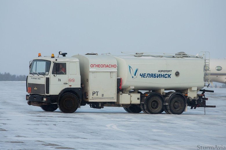 Аэродромный топливозаправщик камаз