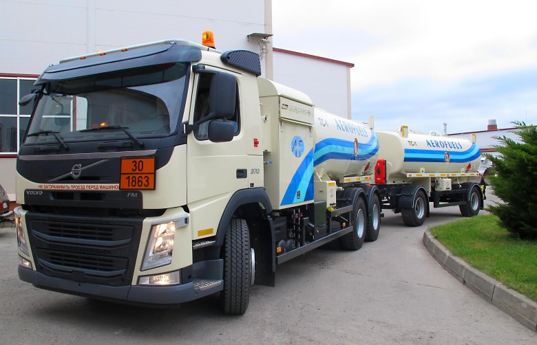 Топливозаправщик аэродромный тза-22 volvo