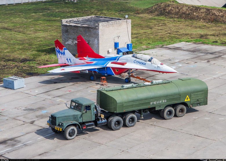 Топливозаправщик аэродромный тза-22