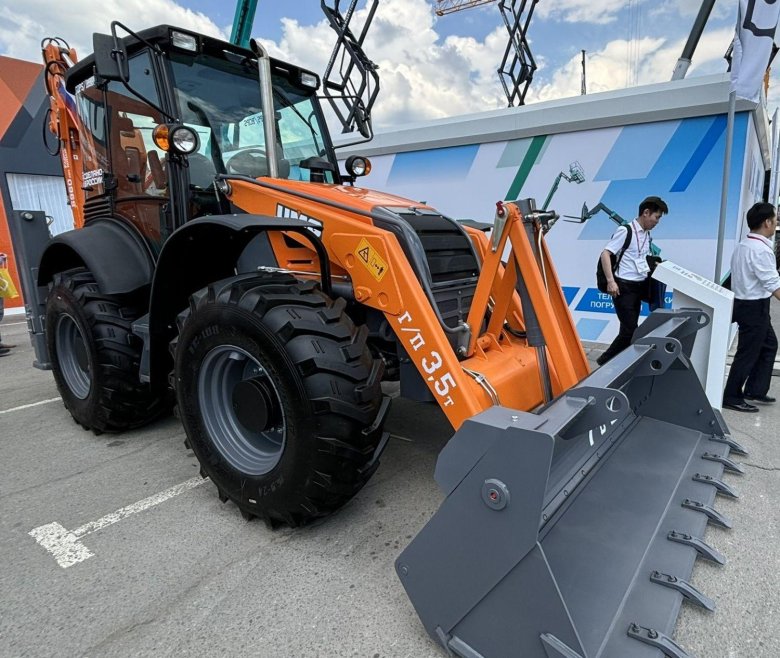 Фронтальный мини погрузчик