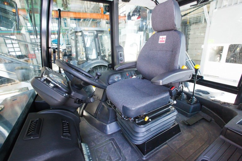 Экскаватор погрузчик терекс 825 кабина