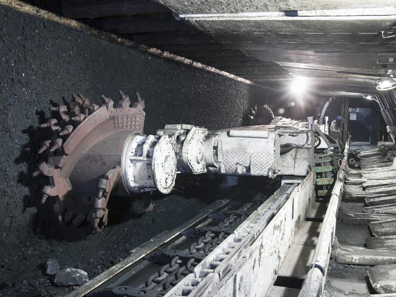 Проходческий комбайн в шахте