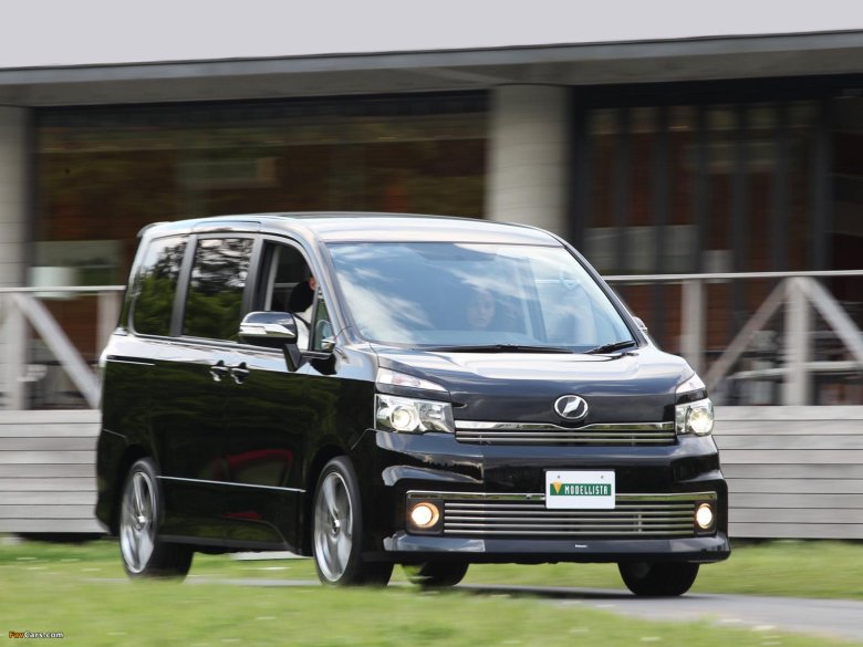 Тойота вокси 2009