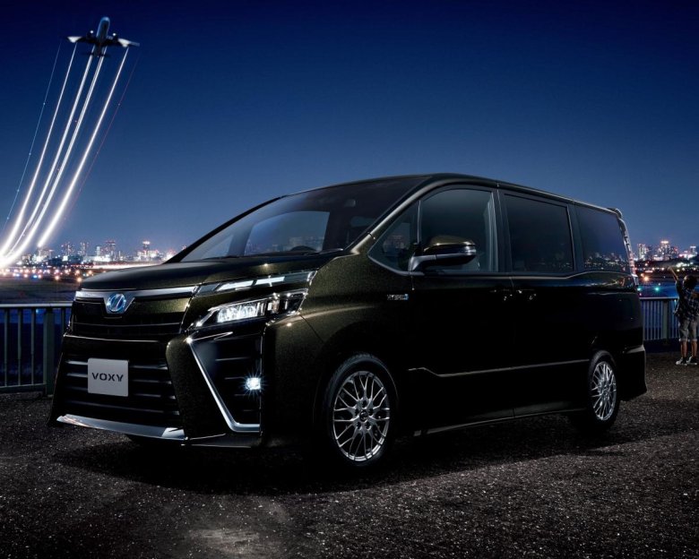 Тойота вокси 2017