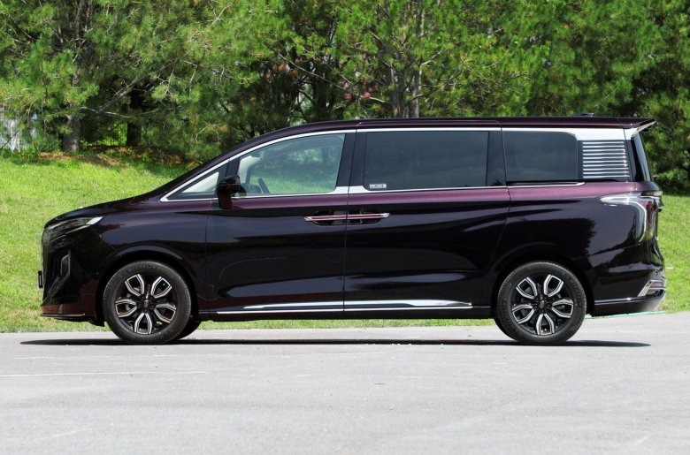 Китайский минивэн 009