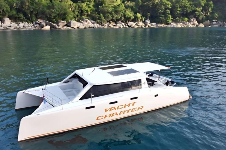 Яхта катамаран флайбридж