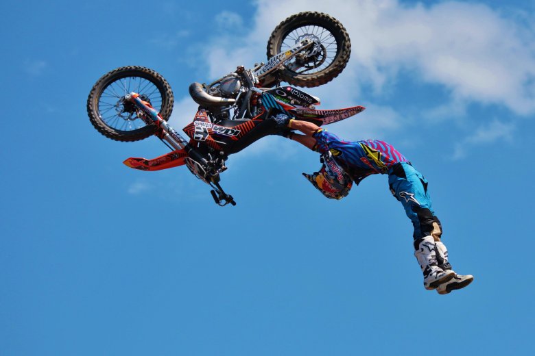 Трюки на мотоциклах