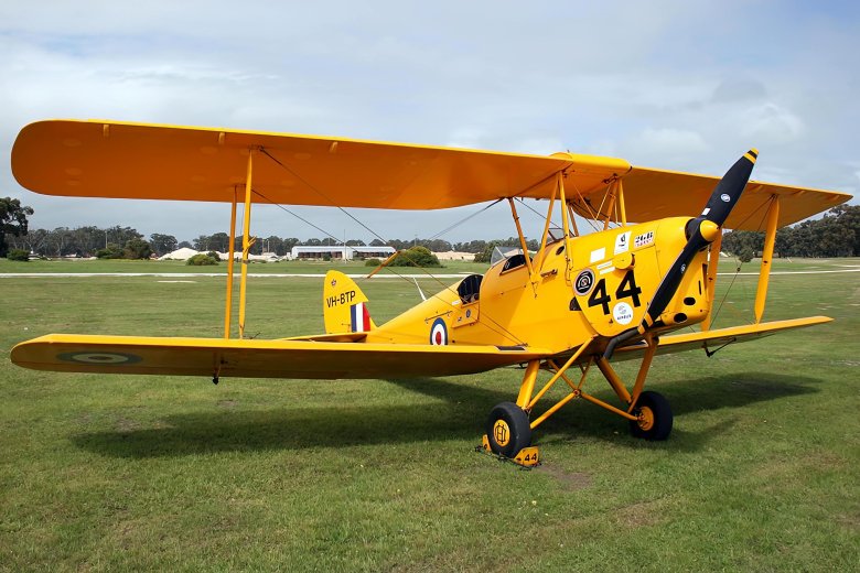 De havilland dh-82a tiger moth