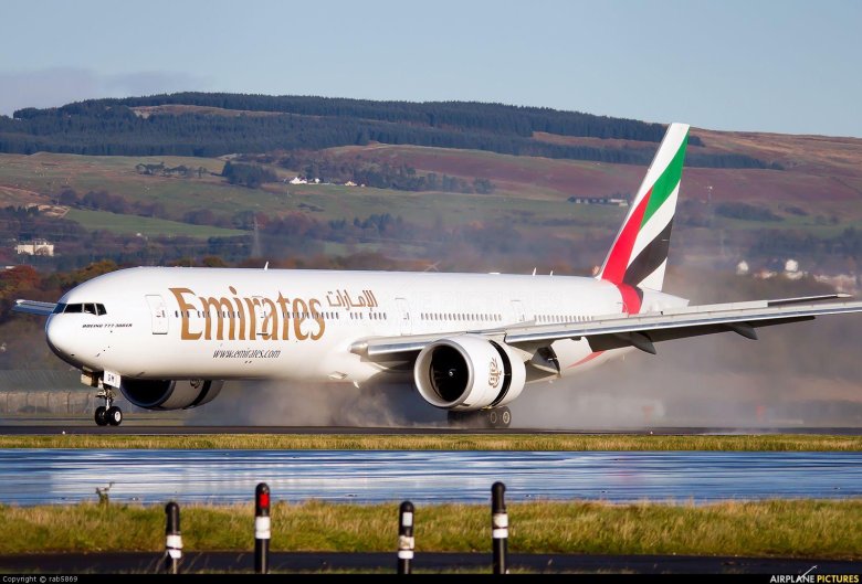 Boeing 777 emirates