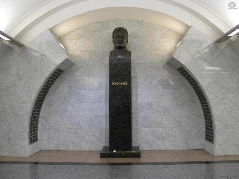 Тургеневская метро памятник кирову