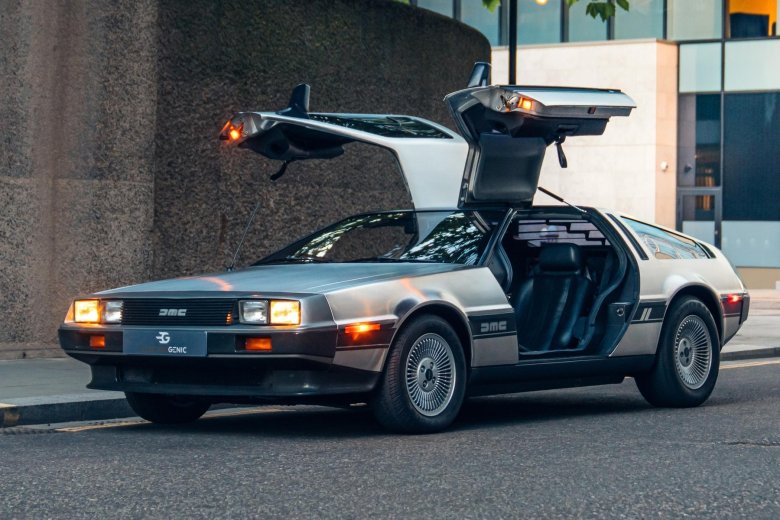 Delorean dmc 12 назад в будущее