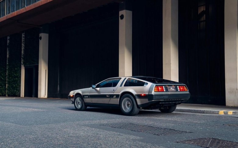 Delorean dmc-12