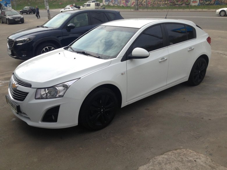 Шевроле круз белая